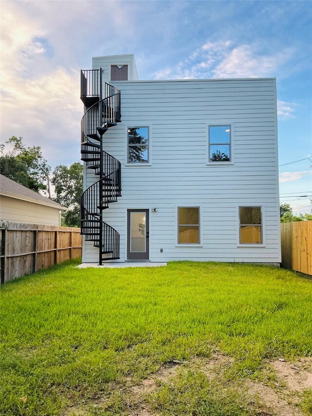 863 Dolly Wright St, Houston, TX 77088 - back of property with stairs