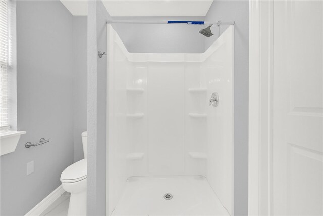 11423 Raincove Dr, Houston, TX 77016 - full bath with a shower, toilet, and baseboards