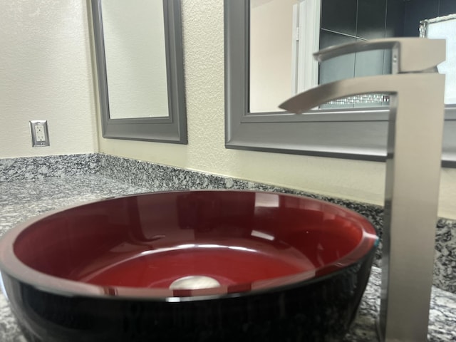 6442 Wilshire Lks, Houston, TX 77040 - detailed view of a sink and a textured wall