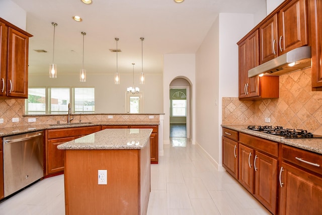 6402 Amelia Springs Dr, Spring, TX 77379 - kitchen with dishwasher, under cabinet range hood, a sink, gas cooktop, and decorative backsplash