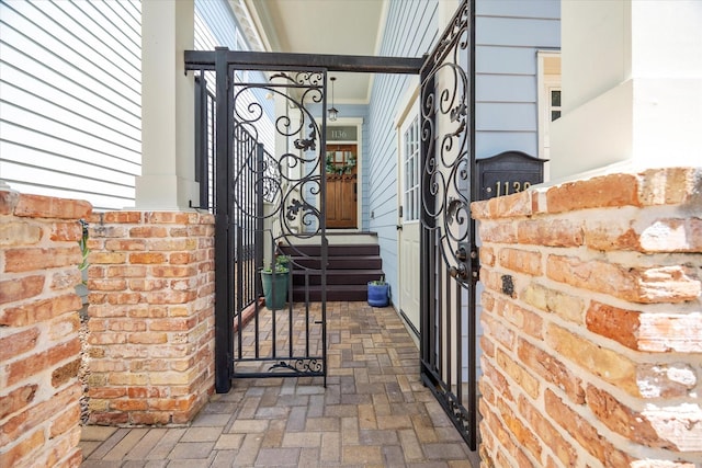1136 Nadine St, Houston, TX 77009 - view of doorway to property