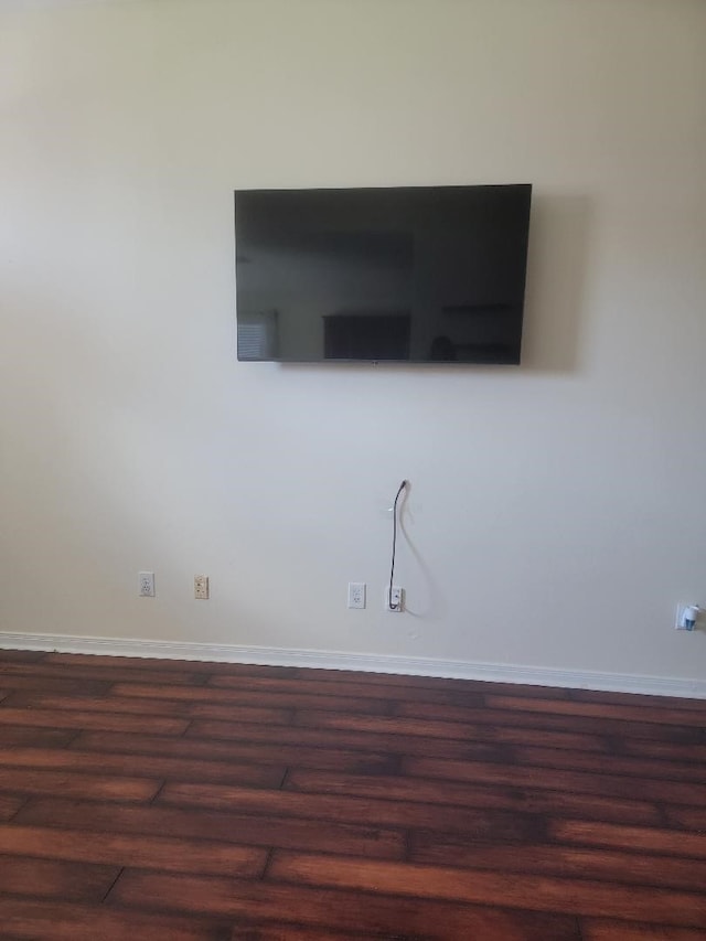 5716 Meadow Breeze Ln, Rosharon, TX 77583 - detailed view of wood finished floors and baseboards