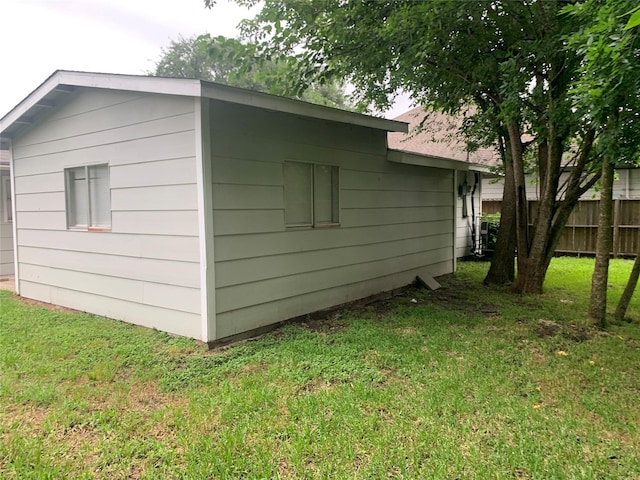 5822 Glenhurst Dr, Houston, TX 77033 - view of side of home