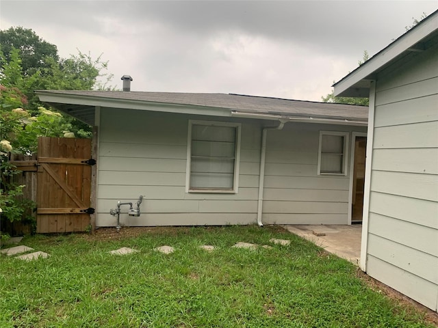 5822 Glenhurst Dr, Houston, TX 77033 - back of house with a lawn