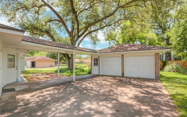 55 Flag Ct, Lake Jackson, TX 77566 - garage with driveway