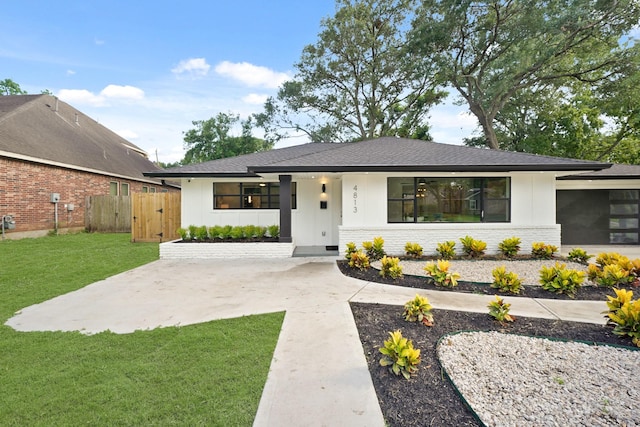 4813 Hummingbird St, Houston, TX 77035 - view of front of property with a gate and roof with shingles