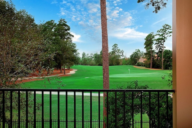70 N Knights Crossing Dr, The Woodlands, TX 77382 - view of grassy yard with view of golf course and a balcony