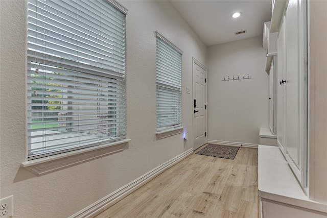 11 Hillsborough Dr E, Montgomery, TX 77356 - entryway featuring light wood-style flooring, baseboards, and recessed lighting