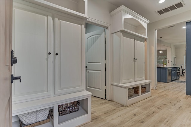 11 Hillsborough Dr E, Montgomery, TX 77356 - mudroom featuring light wood-type flooring and recessed lighting