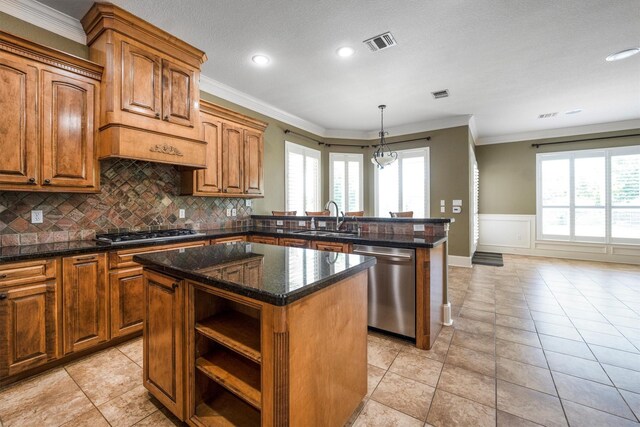 5925 Oak Leaf Ct, Conroe, TX 77304 - kitchen featuring stainless steel dishwasher, a sink, gas stovetop, a kitchen island, and a peninsula