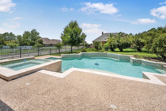 5925 Oak Leaf Ct, Conroe, TX 77304 - view of pool featuring an in-ground hot tub
