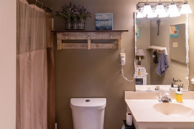 712 Birch Hollow Dr, Somerville, TX 77879 - full bath with toilet, vanity, a shower with shower curtain, and a chandelier