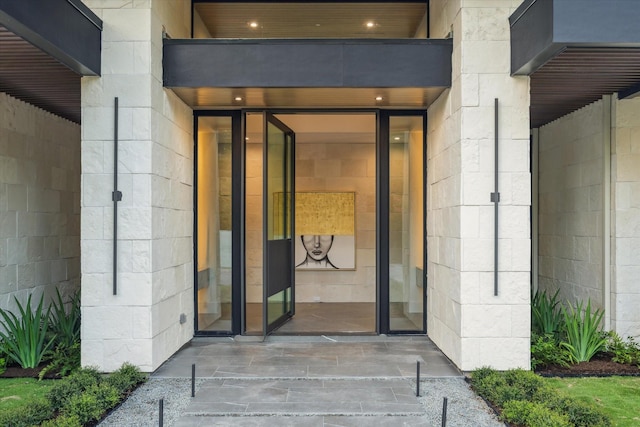 9010 Memorial Dr, Houston, TX 77024 - entrance to property featuring concrete block siding