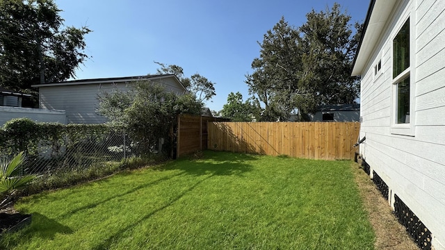 322 W Nazro St, Baytown, TX 77520 - view of yard