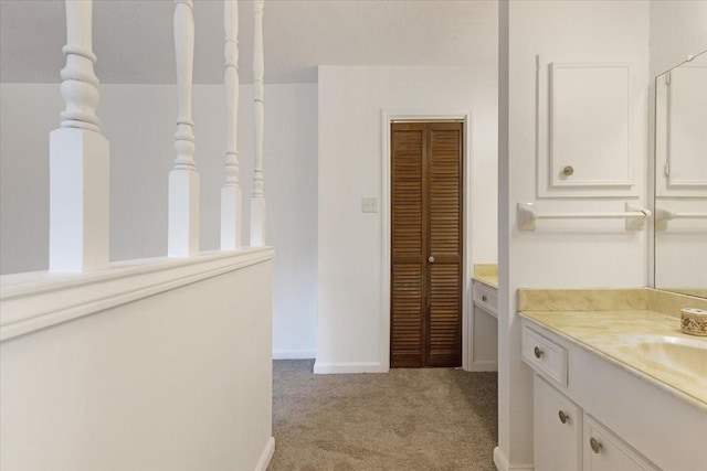 10518 Sageburrow Dr, Houston, TX 77089 - full bath featuring vanity, a closet, and baseboards