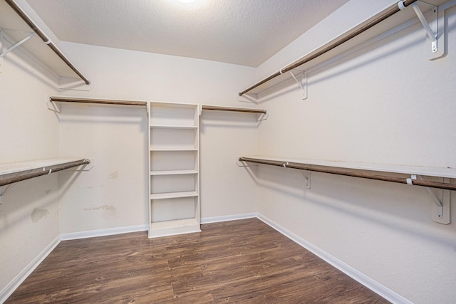 6843 Oaken Gate Way, Humble, TX 77338 - walk in closet featuring wood finished floors