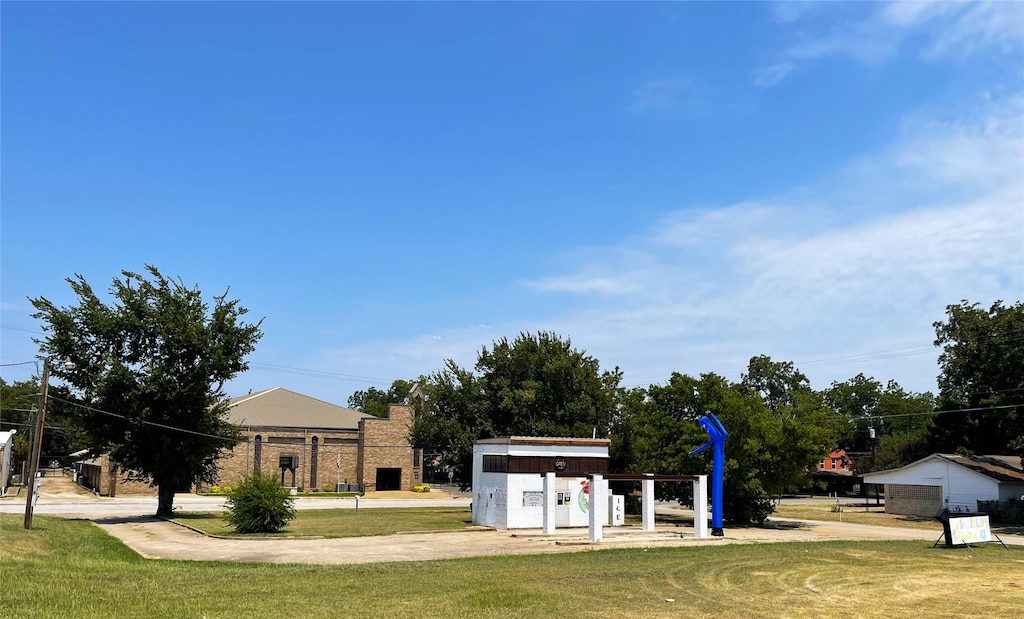 208 E Main St, Fairfield, TX 75840
