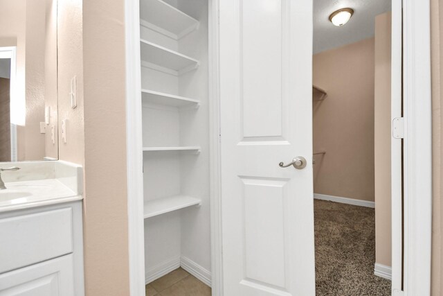 1019 N Country Club Dr, La Porte, TX 77571 - view of closet