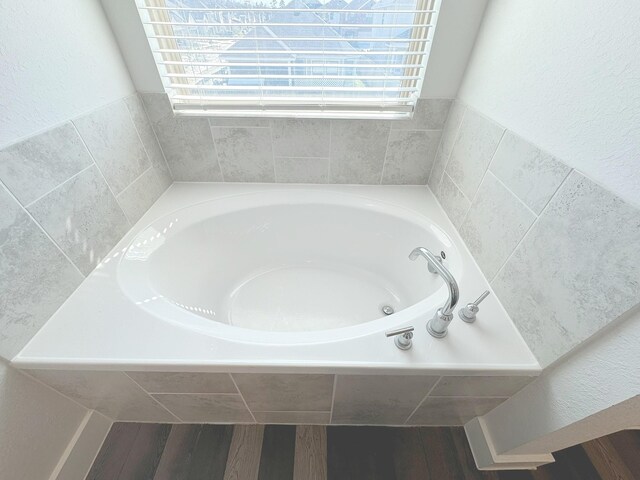 10654 Whitejacket, Conroe, TX 77385 - full bathroom featuring a bath