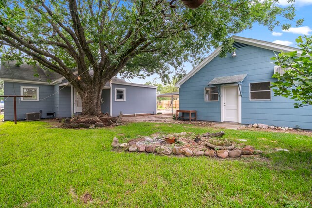 1313 Elm St, Baytown, TX 77520 - rear view of property with a yard