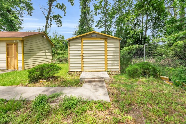 6803 Lakemont Dr, Houston, TX 77050 - view of shed