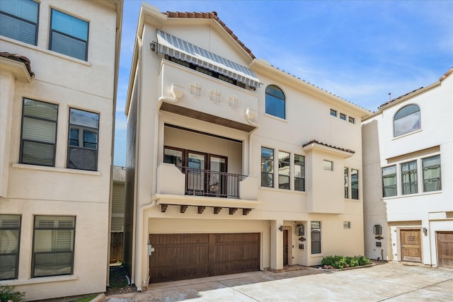 506 Knox St Unit A, Houston, TX 77007 - multi unit property featuring stucco siding, driveway, and an attached garage