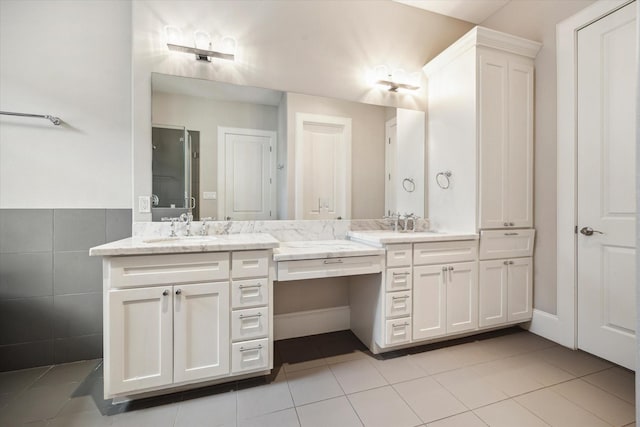 6018 Maxie St Unit B, Houston, TX 77007 - bathroom with double vanity and tile patterned flooring