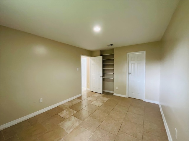 6404 Quail Meadow Dr, Houston, TX 77035 - unfurnished bedroom with baseboards and a closet