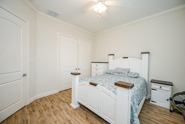 27814 Cenizo Park Ct, Katy, TX 77494 - bedroom with light wood-style floors, crown molding, a ceiling fan, and a closet