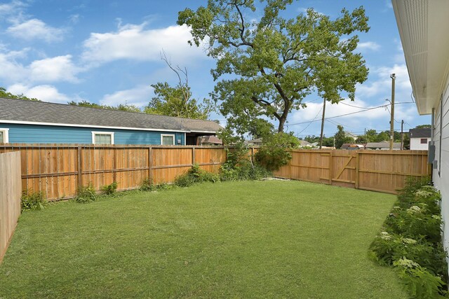 7939 Goode St, Houston, TX 77012 - view of fenced backyard