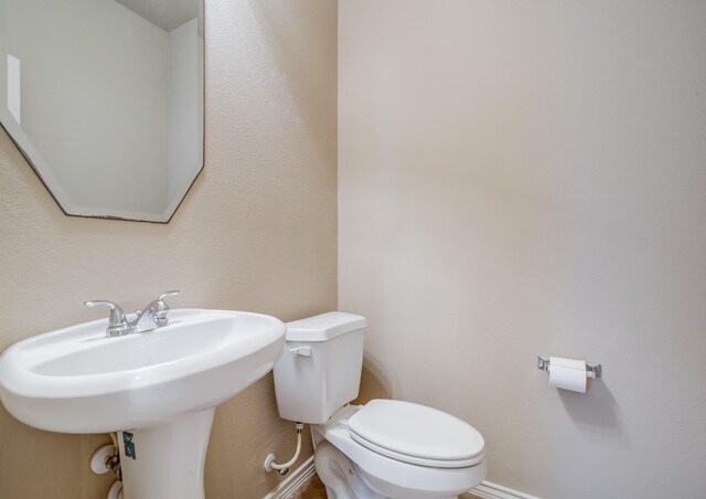 6103 Timbermoss Ct, League City, TX 77573 - bathroom with toilet and baseboards