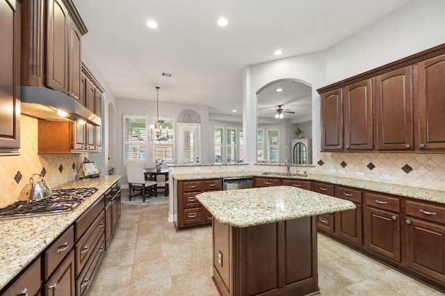 13839 Oak Fair Bnd, Cypress, TX 77429 - kitchen with appliances with stainless steel finishes, ceiling fan, under cabinet range hood, recessed lighting, and a peninsula
