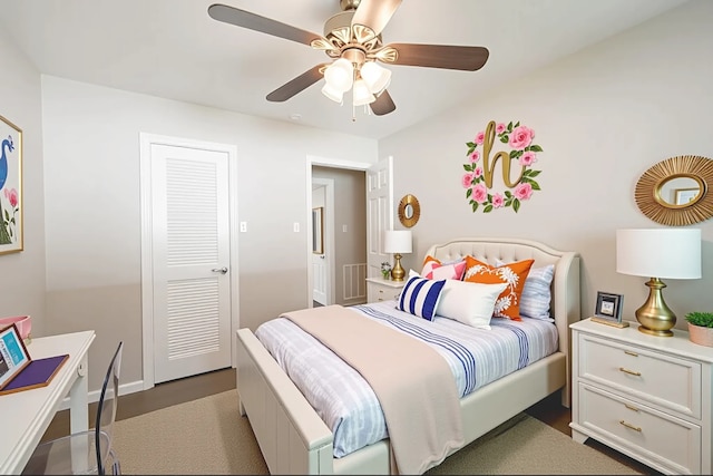 10327 Collingswood Rd, La Porte, TX 77571 - bedroom featuring ceiling fan