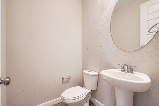 2008 Bristol Cliff Ln, Pearland, TX 77089 - bathroom featuring toilet and baseboards