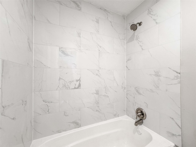 10610 Mills Prairie St, Houston, TX 77070 - full bathroom with shower / tub combination
