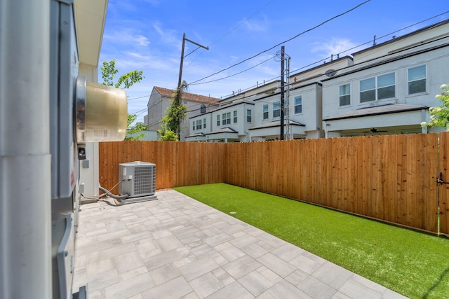 4611 Rose St, Houston, TX 77007 - fenced backyard with a patio
