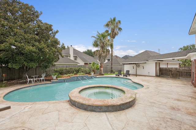 2537 La Rochelle Ct, Seabrook, TX 77586 - view of swimming pool featuring a patio, a fenced backyard, and a pool with connected hot tub