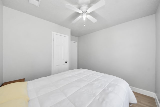 2811 Wentworth Ln, Pasadena, TX 77506 - bedroom with wood finished floors and ceiling fan