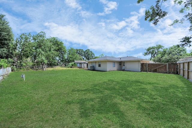 2811 Wentworth Ln, Pasadena, TX 77506 - view of fenced backyard