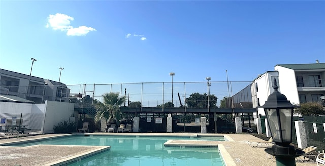 2824 S Bartell Dr, Houston, TX 77054 - community pool with a community hot tub