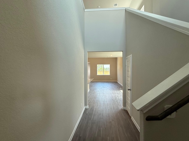 2572 Hawks Eye Dr, Conroe, TX 77301 - corridor featuring dark wood-style flooring and a towering ceiling