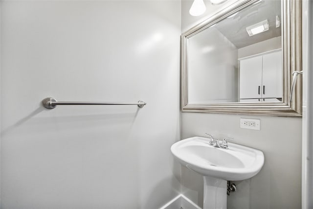 1901 Post Oak Blvd Unit 609, Houston, TX 77056 - view of bathroom
