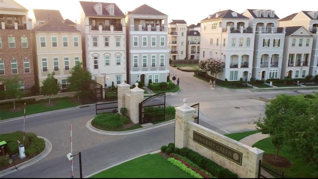 817 Blackshire Ln, Houston, TX 77055 - view of property featuring a residential view