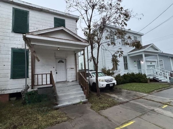 1511 37th St, Galveston, TX 77550 - view of front of property with a porch