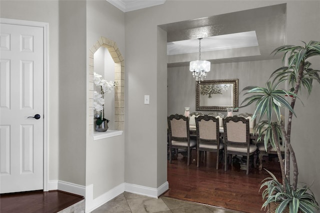 1414 Pine Meadow Ct, Pearland, TX 77581 - dining room featuring a chandelier, ornamental molding, and arched walkways