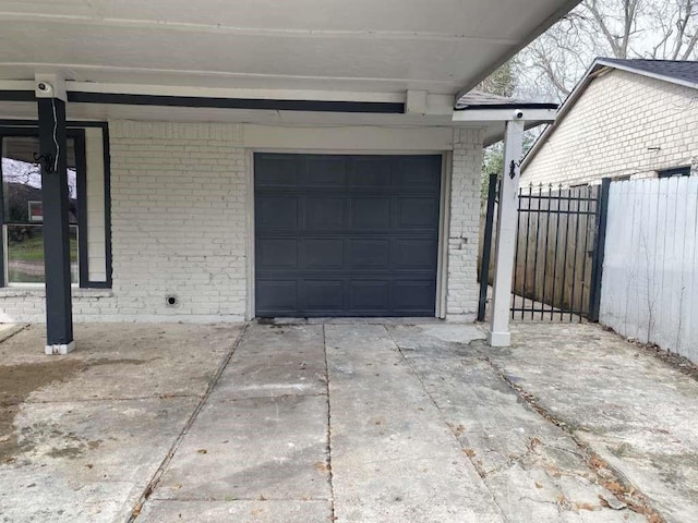 15626 Corsair Rd, Houston, TX 77053 - view of garage