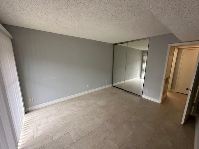 2510 Grants Lake Blvd Unit 101, Sugar Land, TX 77479 - unfurnished bedroom featuring a textured ceiling and a closet