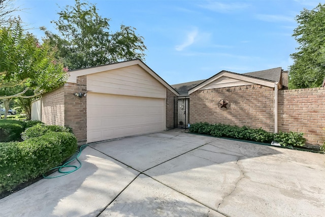 16627 Neumann Dr, Houston, TX 77058 - photo 3