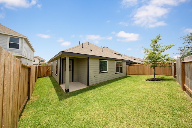 2569 Hawks Eye Dr, Conroe, TX 77301 - rear view of house featuring a fenced backyard