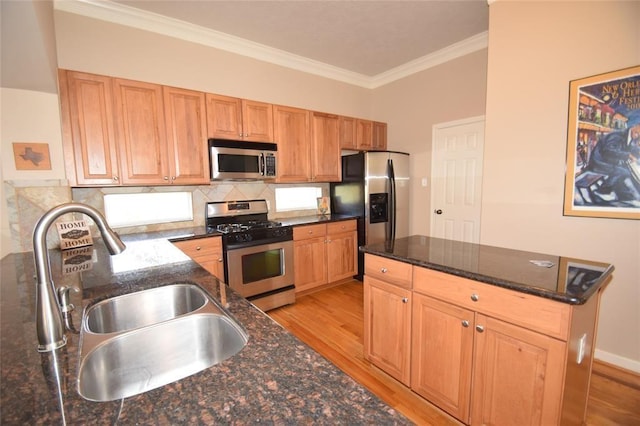 1331 W 21st St Unit A, Houston, TX 77008 - kitchen with stainless steel appliances, light wood finished floors, crown molding, backsplash, and dark stone countertops